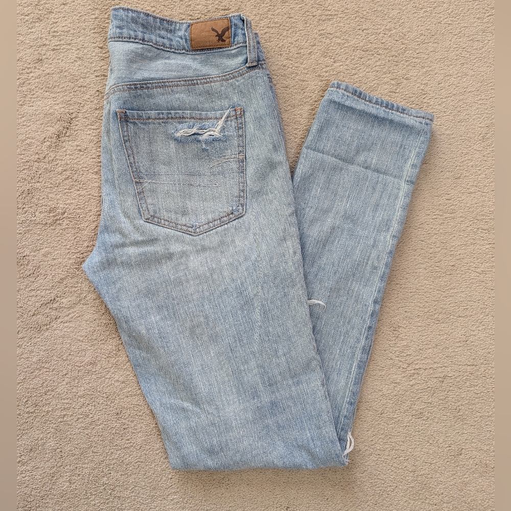 American Eagle Outfitters Light Blue Distressed Tom Girl Fit Size 4 X-long